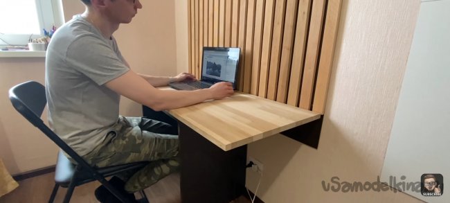 Парящий компьютерный стол