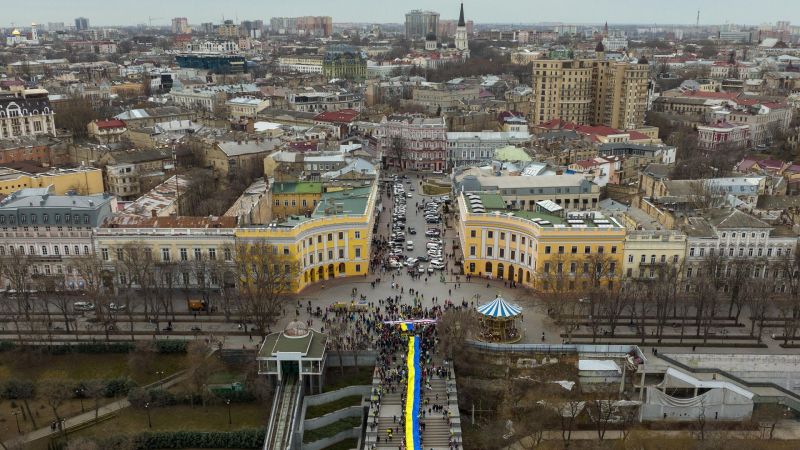 Украинские СМИ сообщили о взрывах в Одессе и Харькове