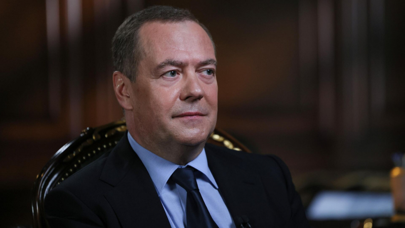 Медведев назвал Украину квазистраной